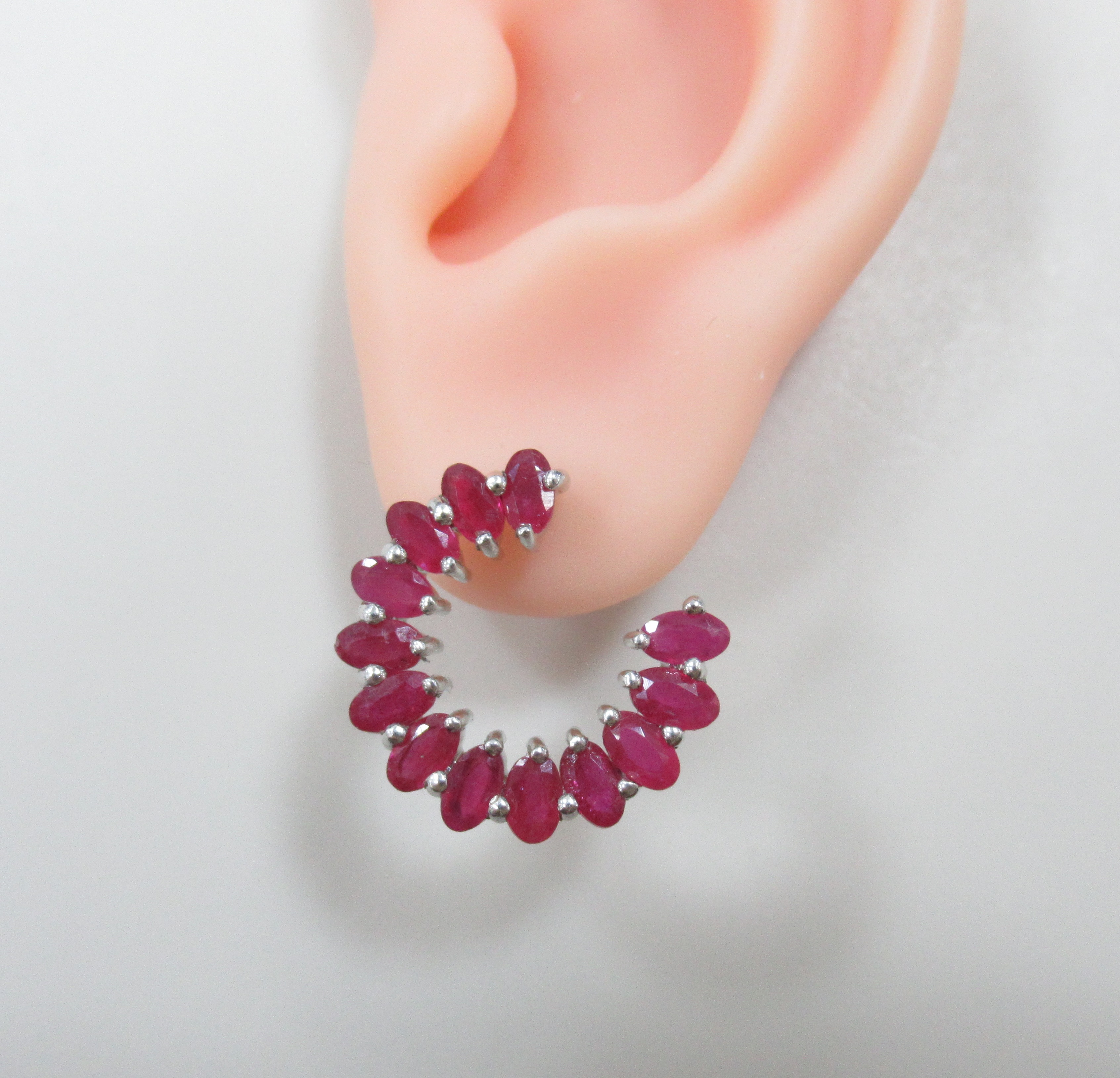 Серебряные серьги-пусеты с рубинами